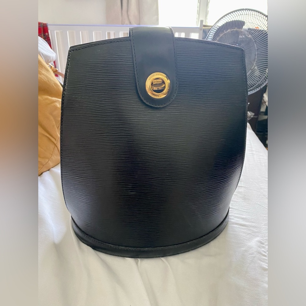 LV Epi Cluny shoulder bag